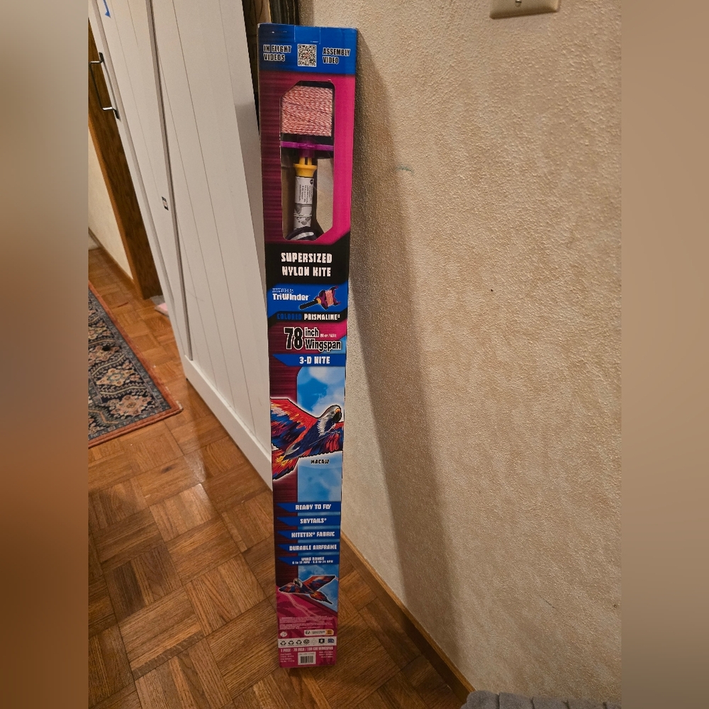 Supersized 3D Nylon kite, Macaw, New
